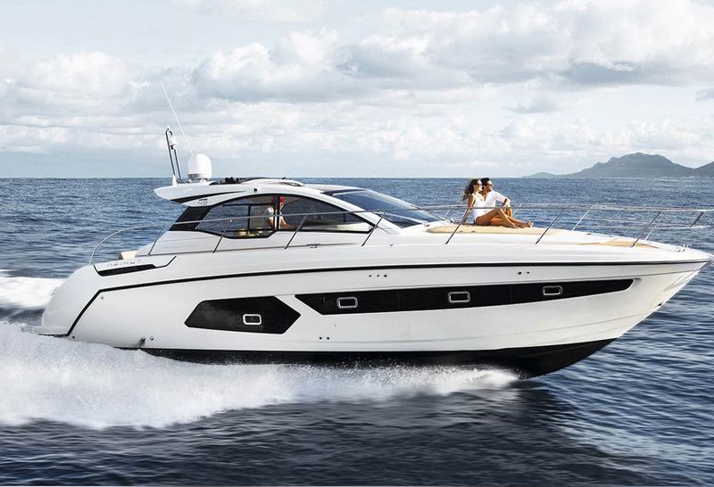 43-foot Azimut motor yacht underway at speed